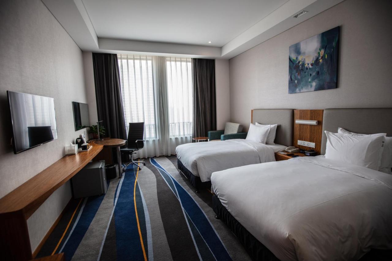 Holiday Inn Express Luoyang Xiyuan Exterior foto